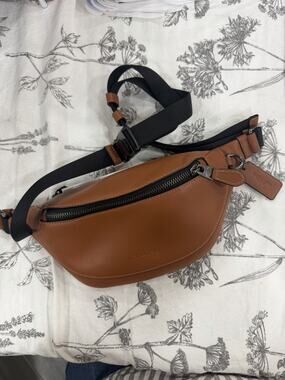 B1-002. Coach Warren Tan Leather Belt Bag NWT